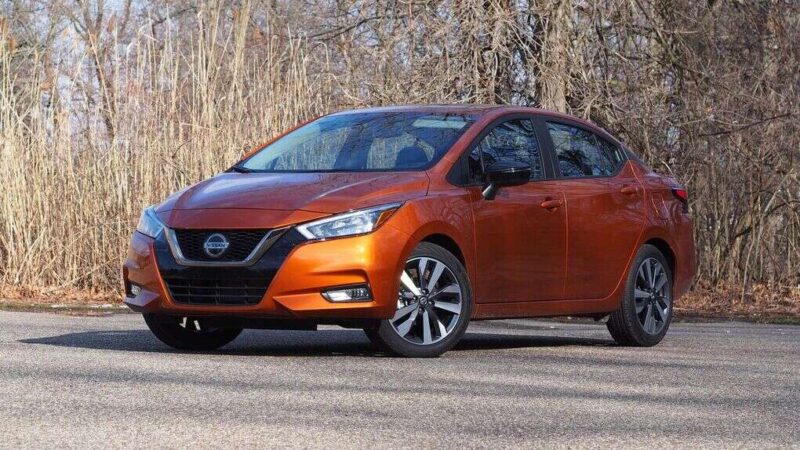 2021 nissan versa sr promo image