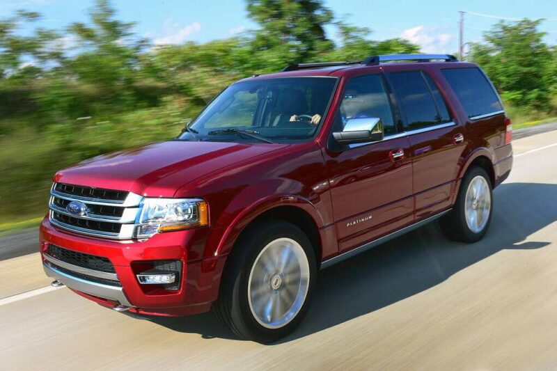 Comparison between 2015 Ford Expedition and Aston
