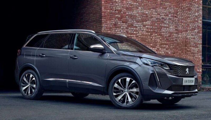 Comparison between Peugeot 5008
