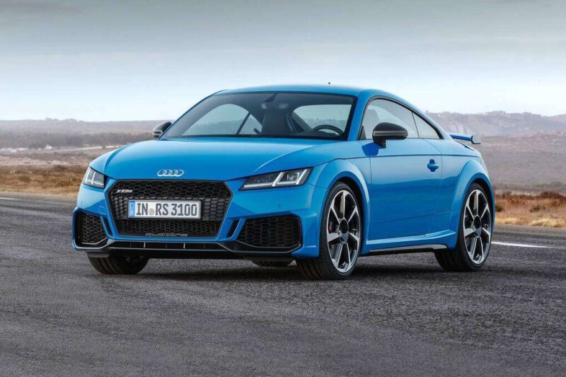 Comparison of the Audi TT and the Corvette Stingray