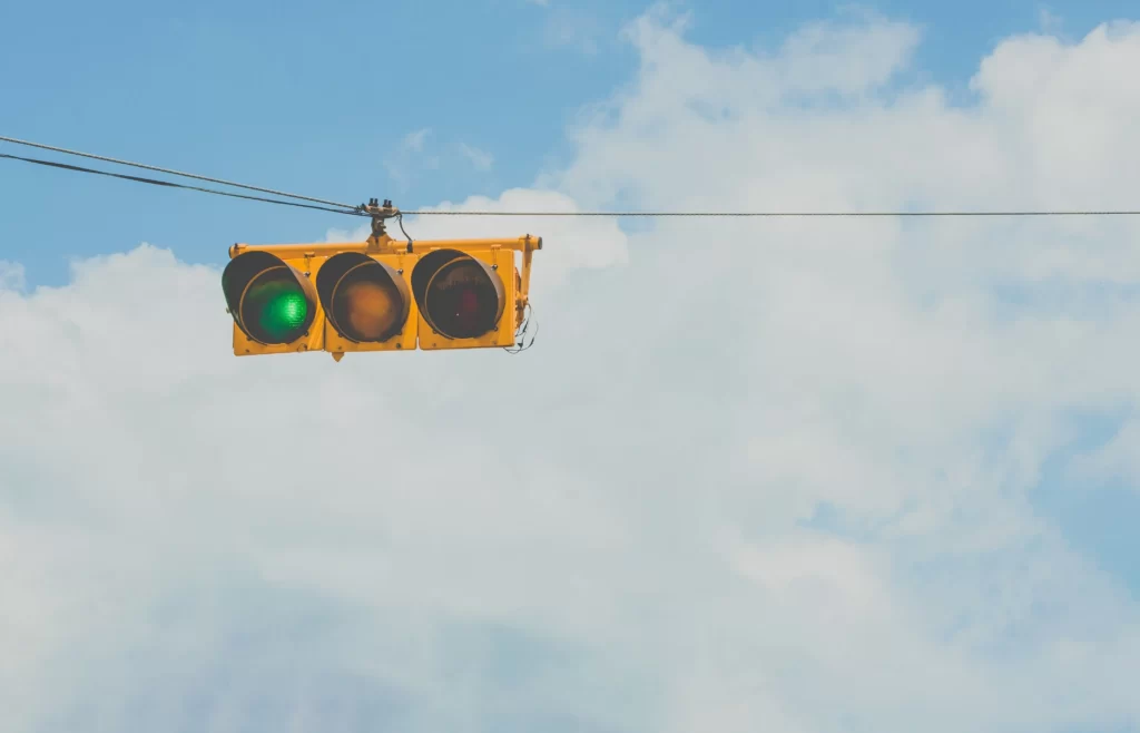 Learn the meanings of traffic lights in one minute.