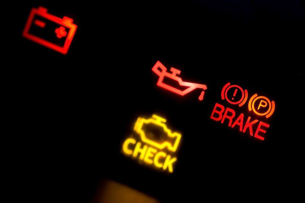 Simple reasons that cause the check bulb to light up in the car
