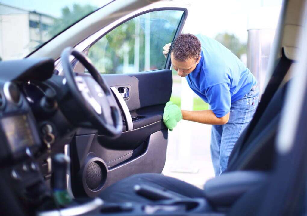 These steps protect your car from rain damage … know them now