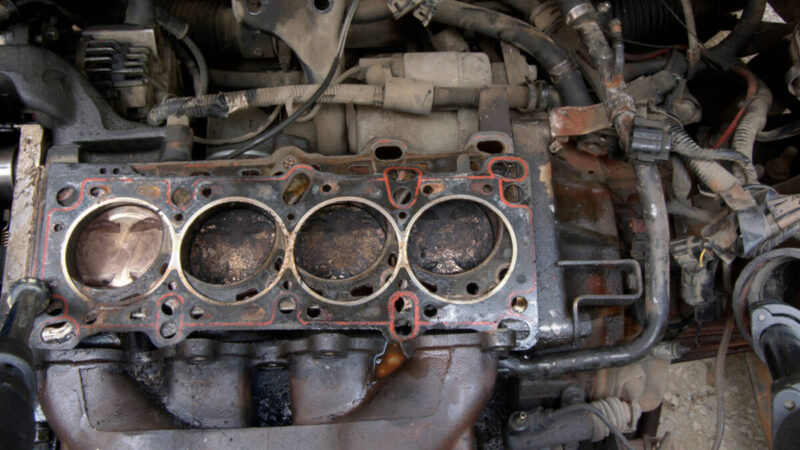 signs that the engine head is damaged in a