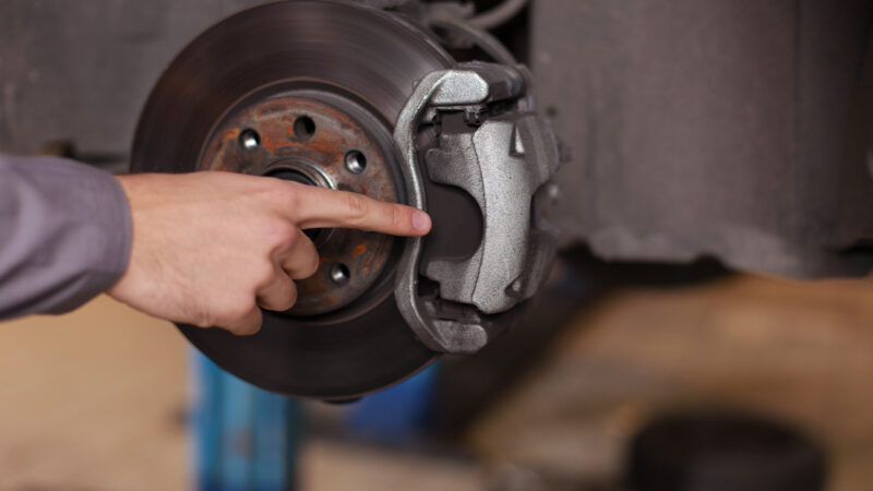 5 signs that warn you about the wear of the brake pads in the car