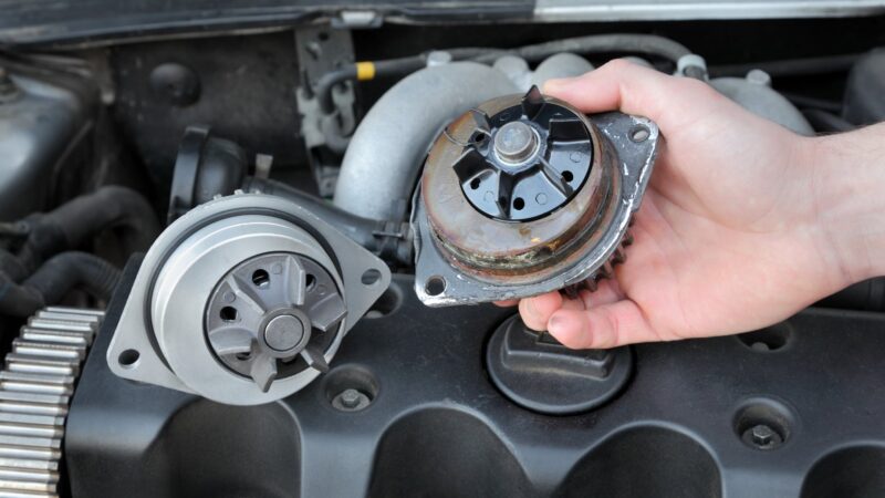How do you know if the cooling water pump in your car is damaged