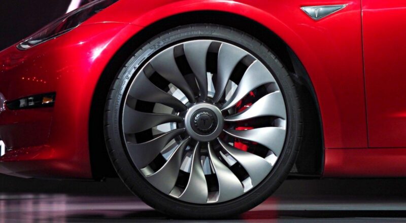Learn about the advantages and disadvantages of large car rims