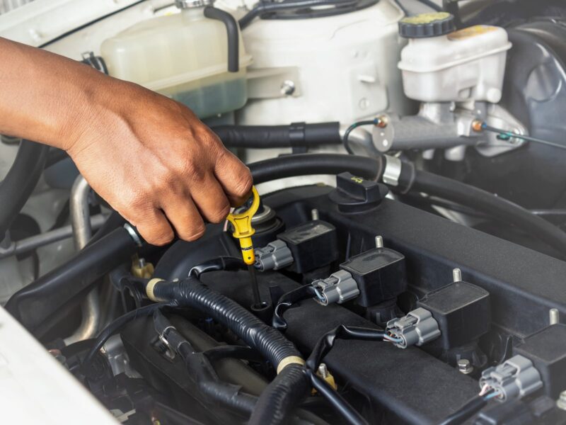 Mistakes that damage the engine oil faster… Beware of them 1