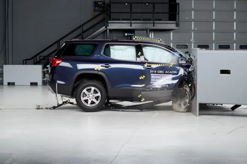 thumbs 2018 gmc acadia iihs crash test 02