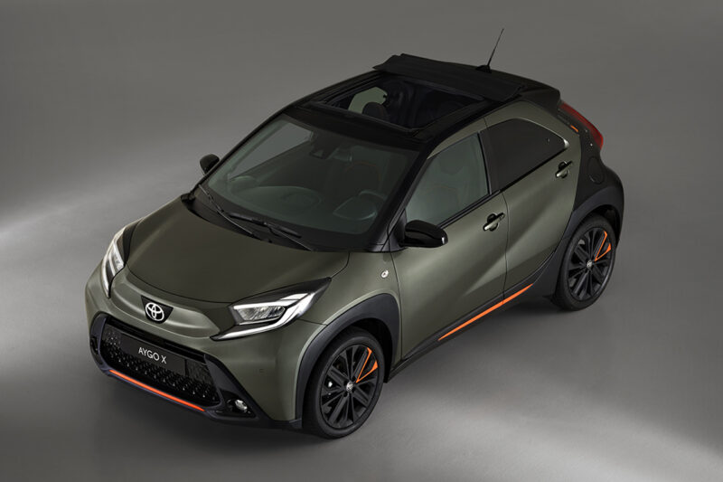toyota aygo cross top 2