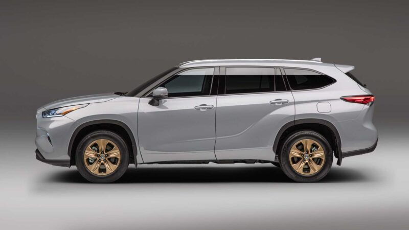 2022 toyota highlander bronze edition side 1