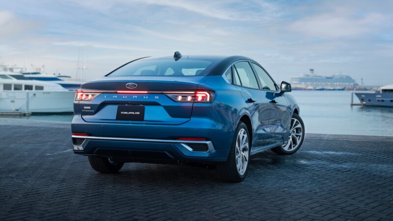 Ford Taurus 4