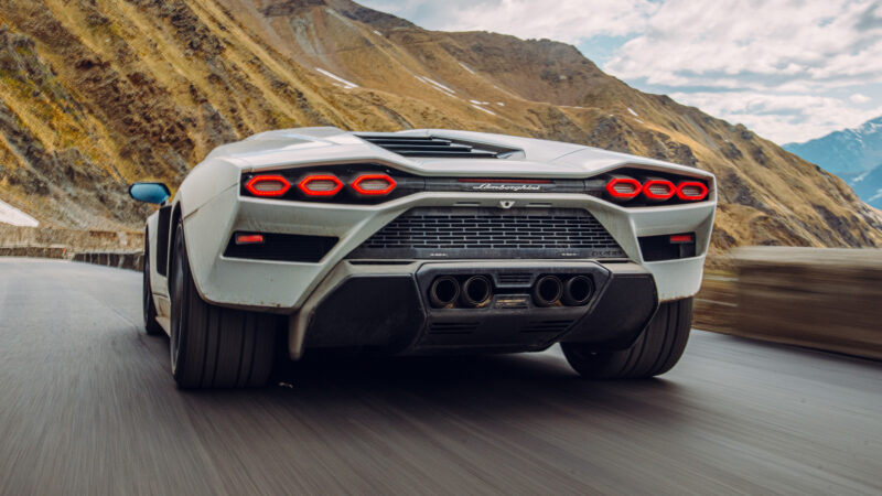 2 Lamborghini Countach