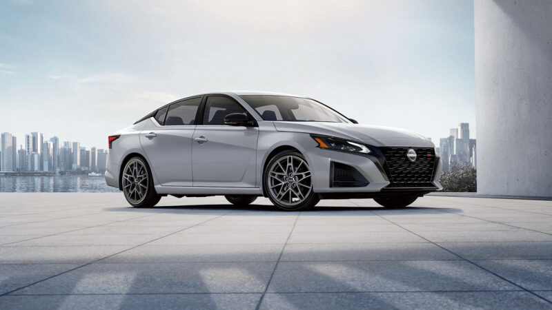 2023 nissan altima white